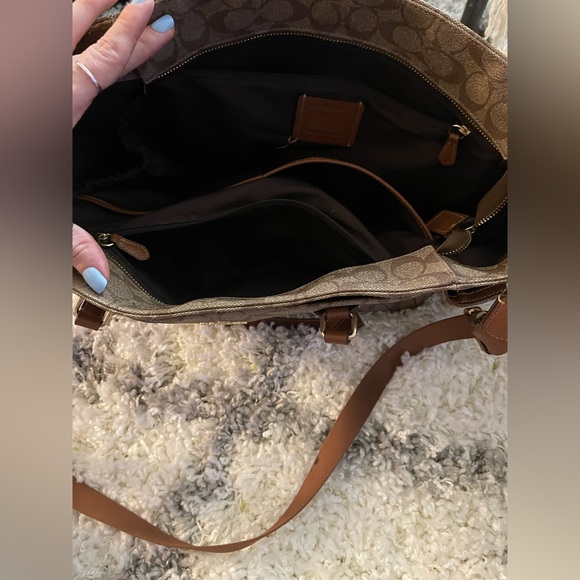 Genuine Coach Large Bag - Picture 4 of 9